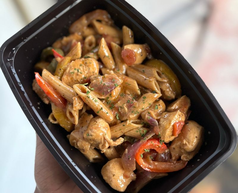 Meal prep bowl with creamy chicken pasta