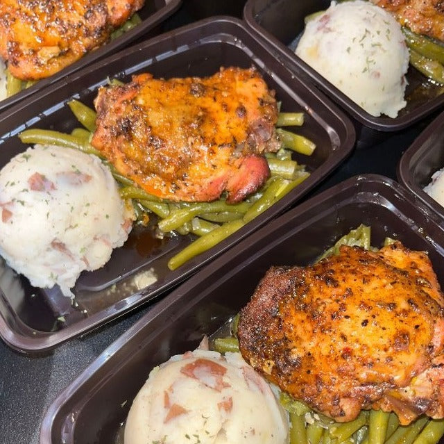 Meal prep bowl with chicken, greenbeans, and mashed potatoes