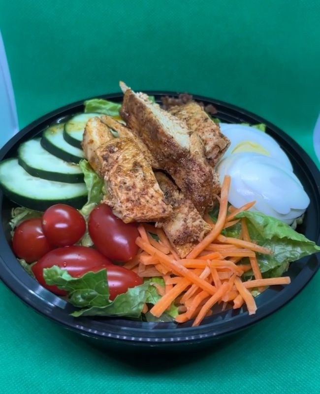 Meal prep bowl with salad and chicken